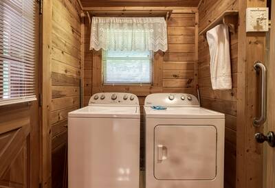 4 Paws Lodge washer and dryer
