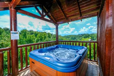 Perky Peaks Lodge - Hot tub