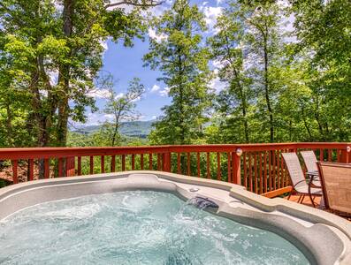 Serenity Ridge - Back deck with hot tub