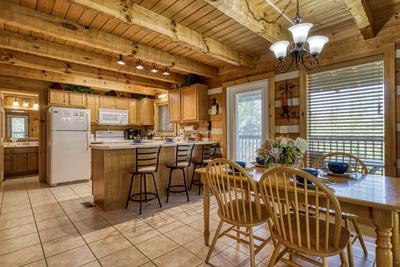 Outskirts of Heaven - Dining area and kitchen