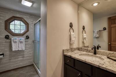 Majestic Poolside Lookout - Upper level bathroom with walk-in shower