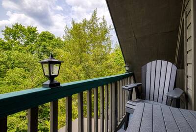 Majestic Poolside Lookout - Upper level covered balcony