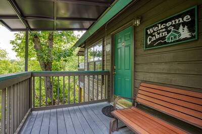 Majestic Poolside Lookout - Covered entry deck