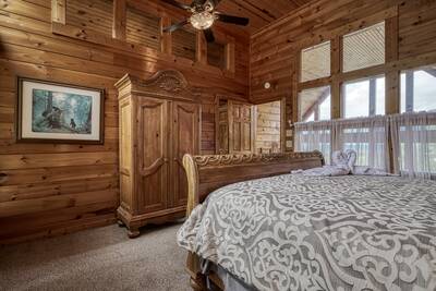 Winter Ridge upper level bedroom with king size bed