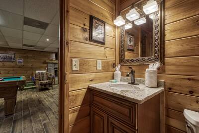 Caddy Shack Lodge lower level bathroom