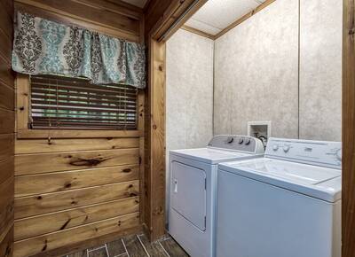 Caddy Shack Lodge washer and dryer