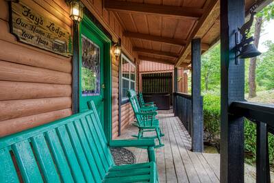 Caddy Shack Lodge covered entry deck 