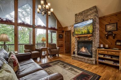 A Beary Good Time living room