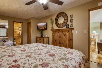 A Beary Good Time main level bedroom one with king size bed