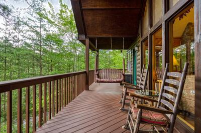 A Beary Good Time main level deck with rocking chairs