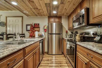 Smoky Mountain Dream fully furnished kitchen with stainless steel applliances