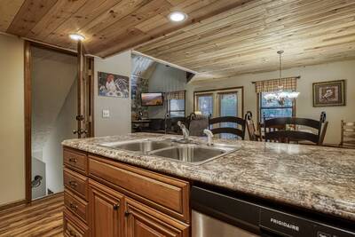 Smoky Mountain Dream kitchen and dining area