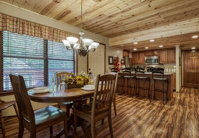 Smoky Mountain Dream dining area and kitchen