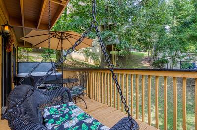 Smoky Mountain Dream back deck with swing