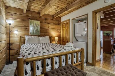 Owl's Nest main level bedroom with queen size bed