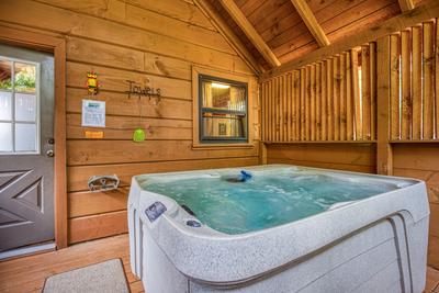 Owl's Nest hot tub