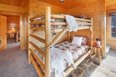 Bear's View - Twin bunk beds