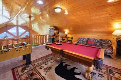 Bear's View - Game room with pool table