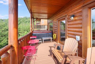 Bear's View - Lower deck with a hot tub