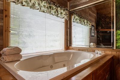 Antler Crossing whirlpool tub