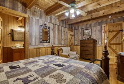 Antler Crossing main level bedroom