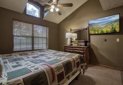 Builtmore Hideaway bedroom with king size bed