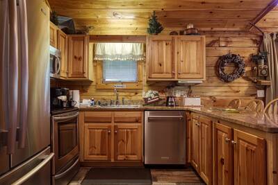 Three Bears - Fully furnished kitchen with granite countertops