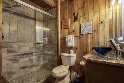 Whispering Winds main level bathroom with walk in shower