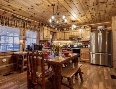 Mountain Magic dining area and kitchen