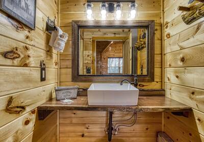 Cozy Cub Cabin upper level bathroom with single vanity