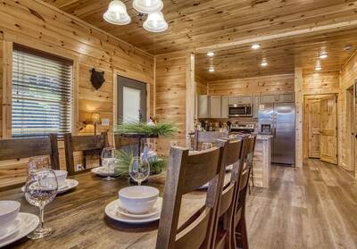 Singing in the Smokies dining table and fully furnished kitchen