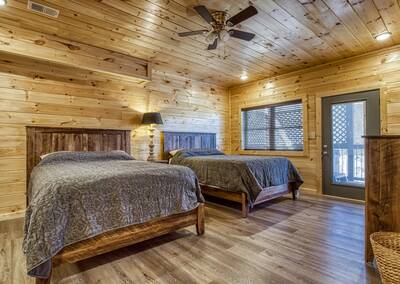 Singing in the Smokies lower level bedroom with 2 queen size beds