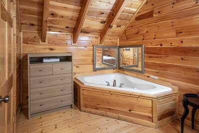 Heavenlights bedroom with en suite whirlpool tub