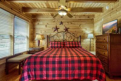 River Cabin bedroom with king size bed