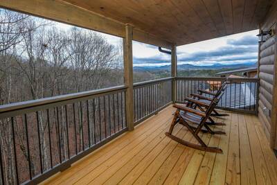 Pine View Lodge covered deck with rocking chairs