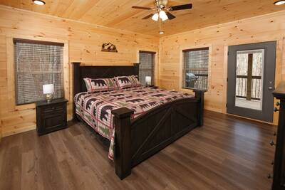Pine View Lodge main level bedroom with king size bed