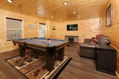 Pine View Lodge lower level game room with pool table