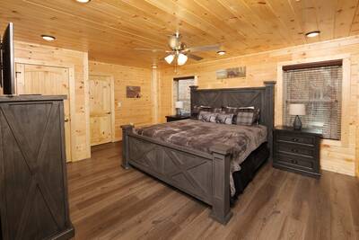 Pine View Lodge lower level bedroom with king size bed