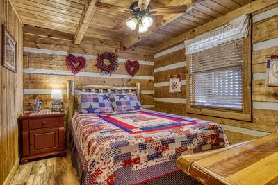 Old Glory main level bedroom with queen size bed