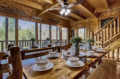 Katies Lodge dining tables with mountain views