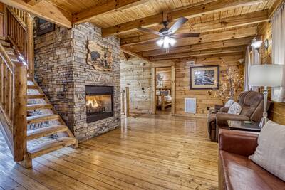 Katies Lodge upper level sitting area with seasonal gas fireplace