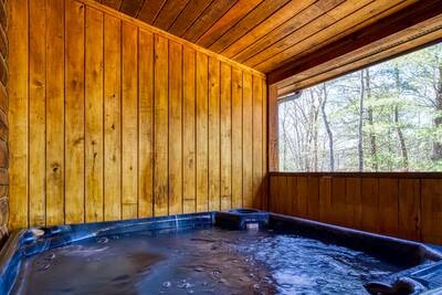 Walden Ridge Retreat hot tub