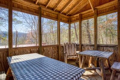 Walden Ridge Retreat gazebo with picnic table