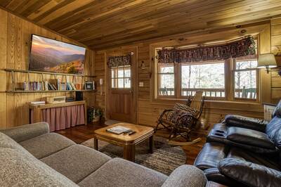Walden Ridge Retreat living room