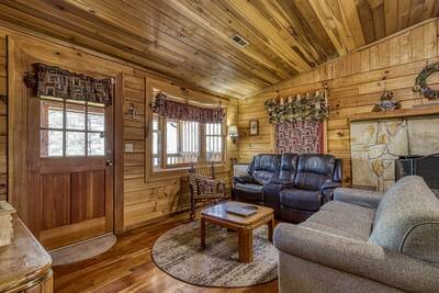 Walden Ridge Retreat living room