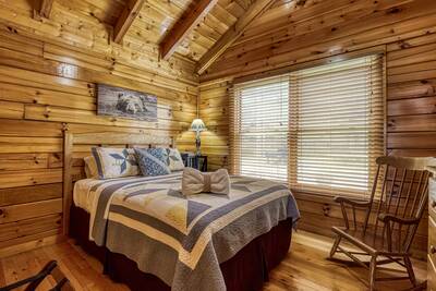 River Falls bedroom with queen size bed