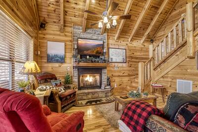 Bearfoots Cozy Cabin living room