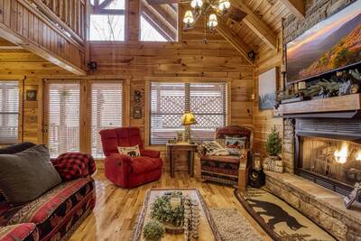 Bearfoots Cozy Cabin living room and loft area