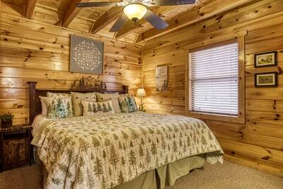 Bearfoots Cozy Cabin main level bedroom with king size bed