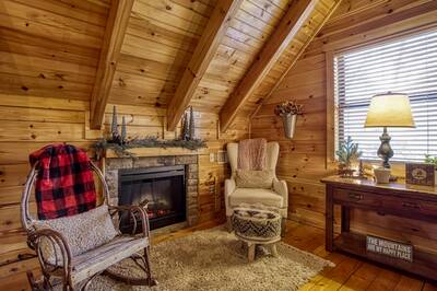 Bearfoots Cozy Cabin upper level bedroom with seasonal gas fireplace